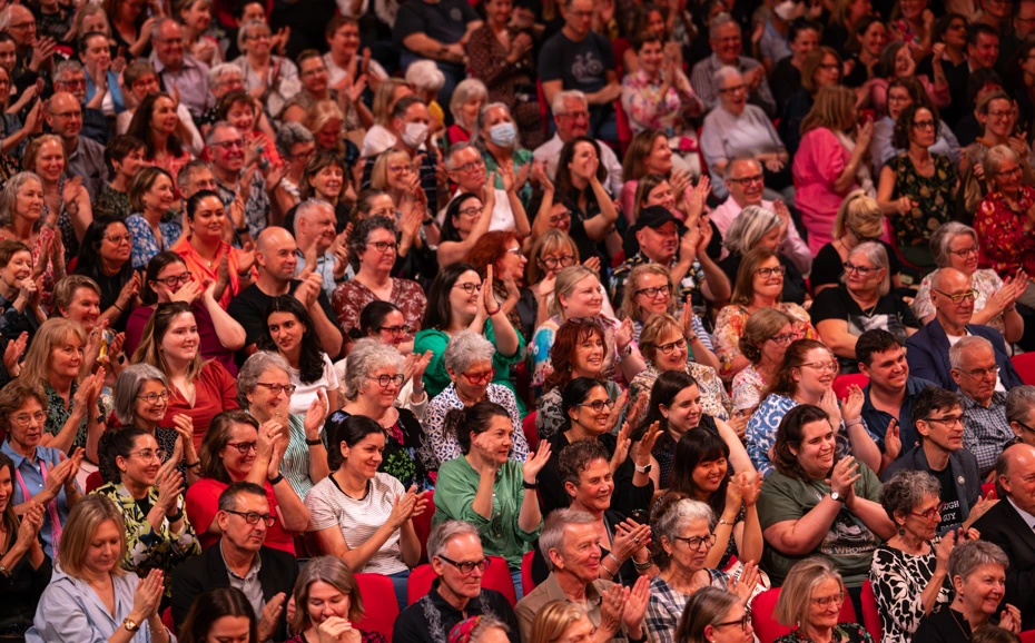 audience appaulding at sydney town hall