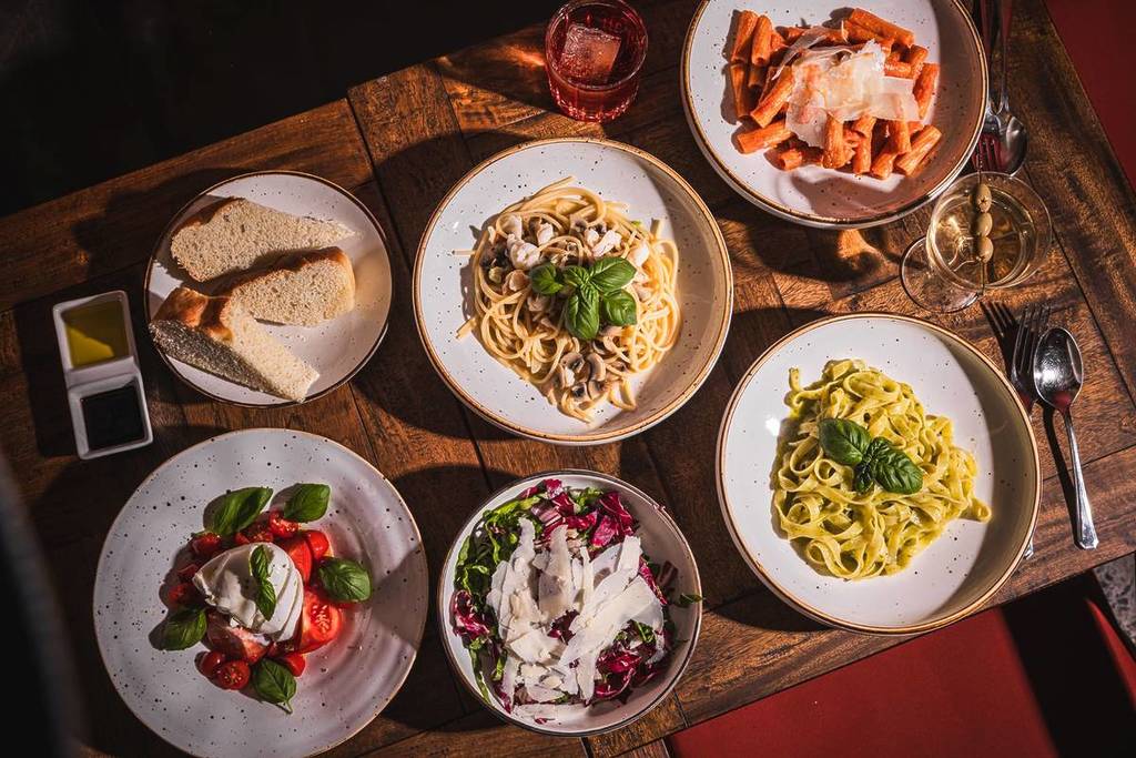 pastas and drinks at pasta shop