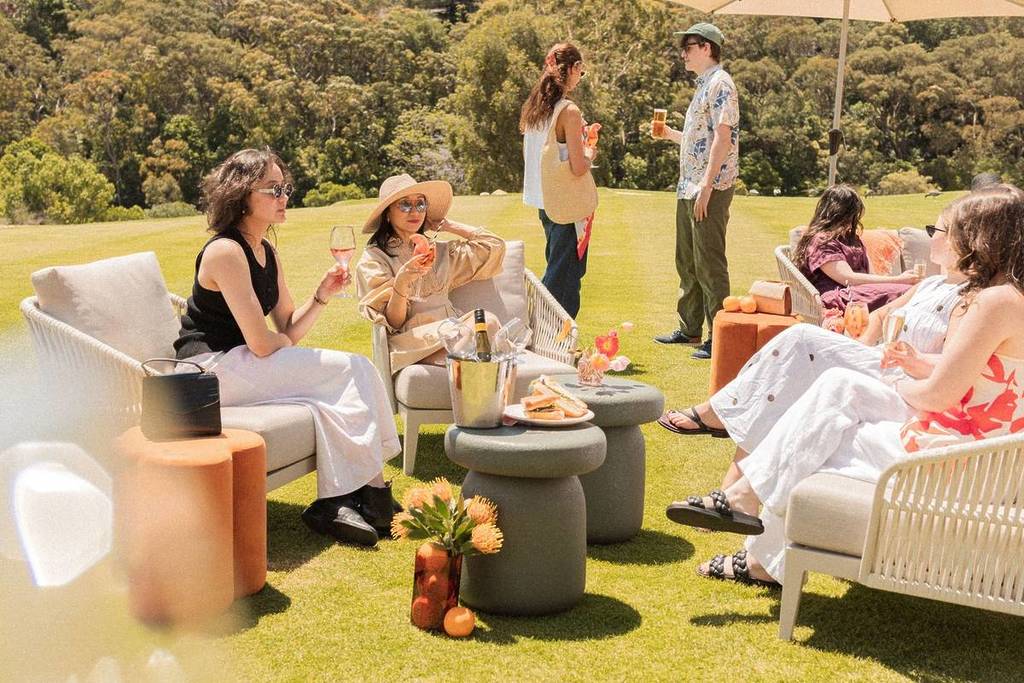 people sitting on the greens of the golf course in sydney