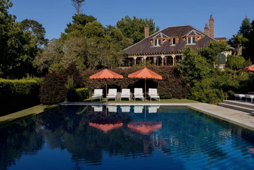 pool and seatinf at Ardour Lilianfels Blue Mountains