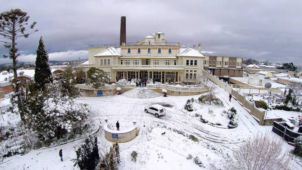 Snow-covered historic hotel in the Blue Mountains during winter