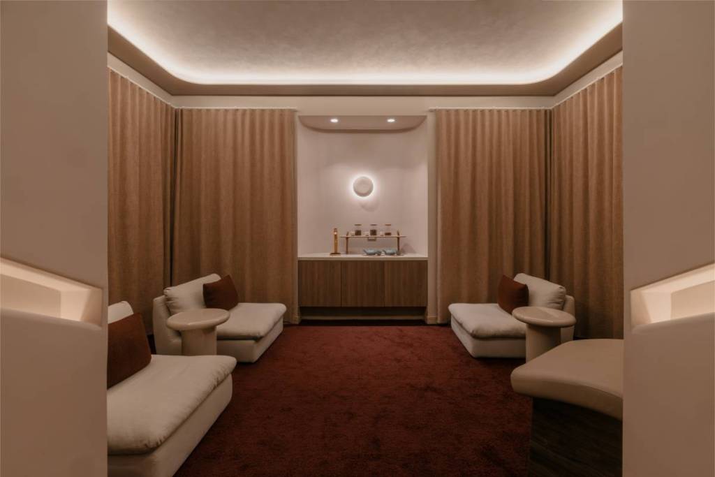 Relaxation lounge with day beds at Èliva Blue Mountains day spa