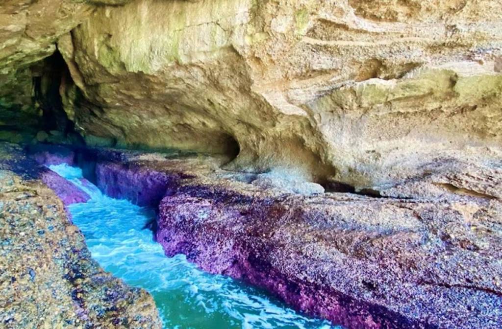 pink caves/rainbow caves at catherine hill bay in nsw