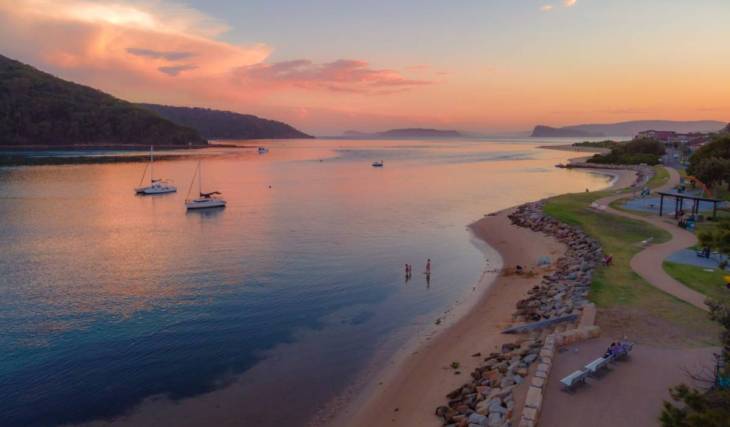 This stunning coastal town is just a 30-min scenic ferry ride from northern Sydney — with pristine beaches, national parks and an iconic art deco cinema