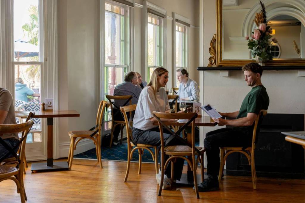 bistro at the alexandra hotel in blue mountains near Leura station