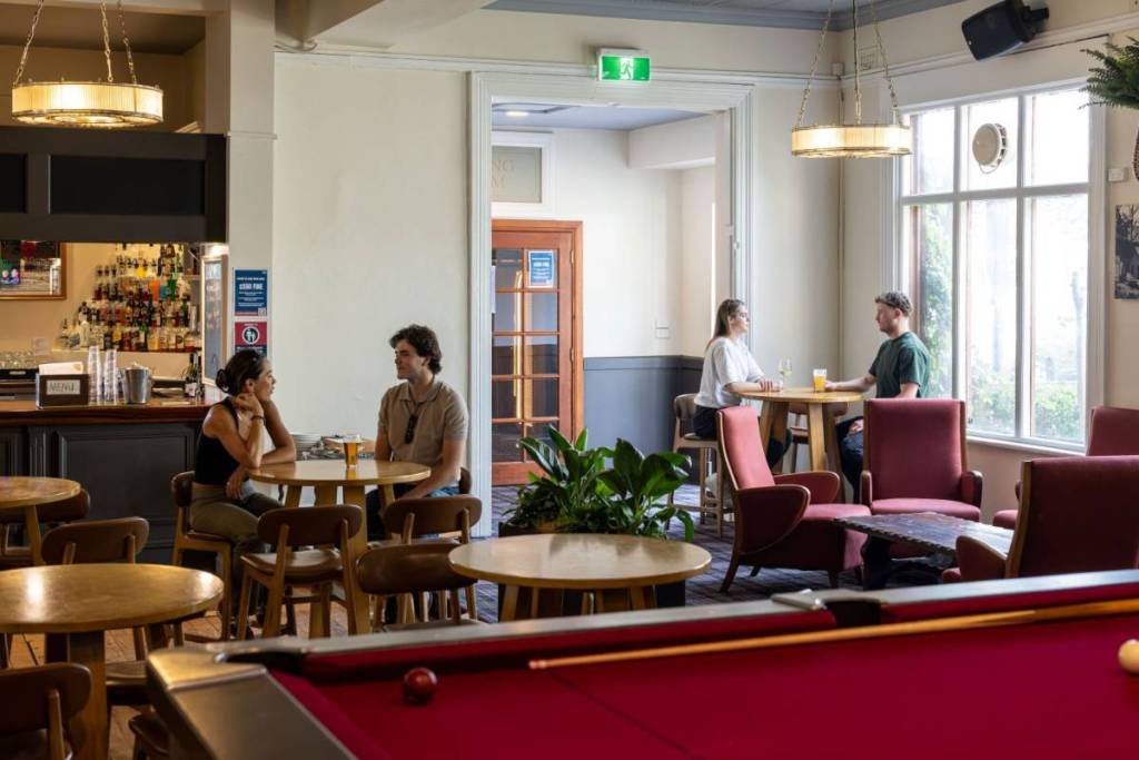 front bar at the alexandra hotel in blue mountains near Leura station