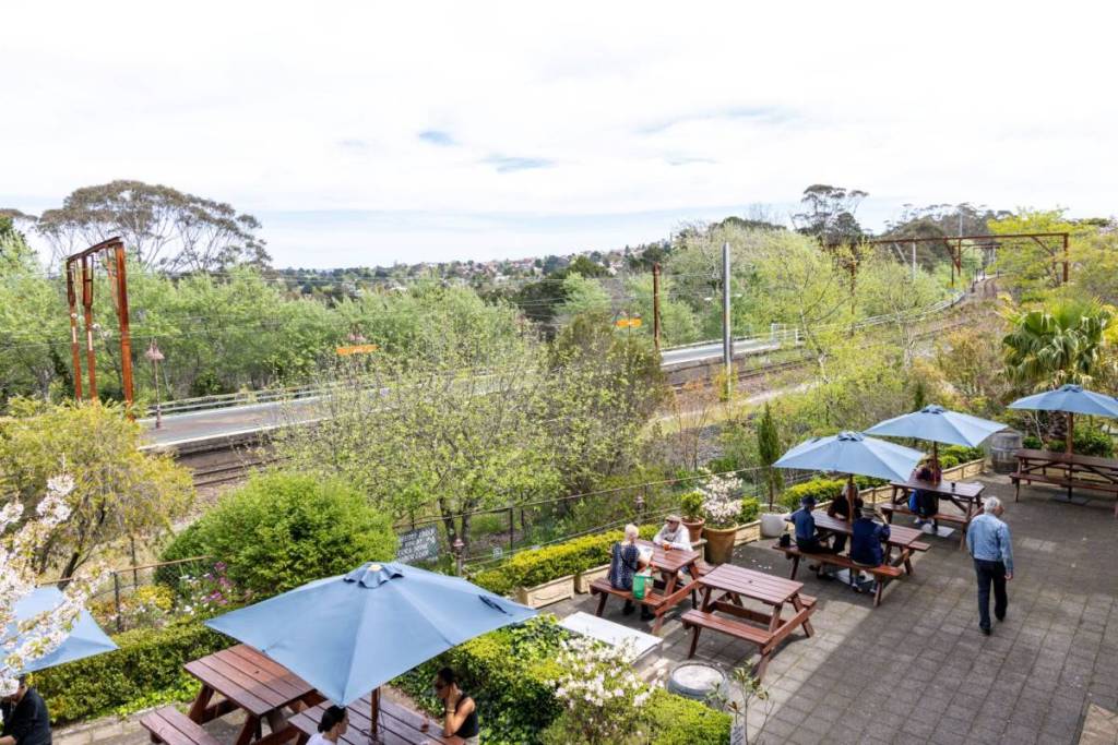 the alexandra hotel right next to Leura train station in the blue mountains near sydney