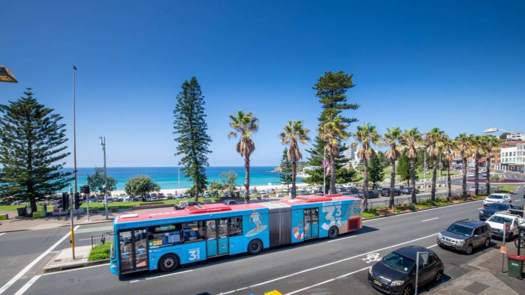 sydney 333 bus route, australia's busiest