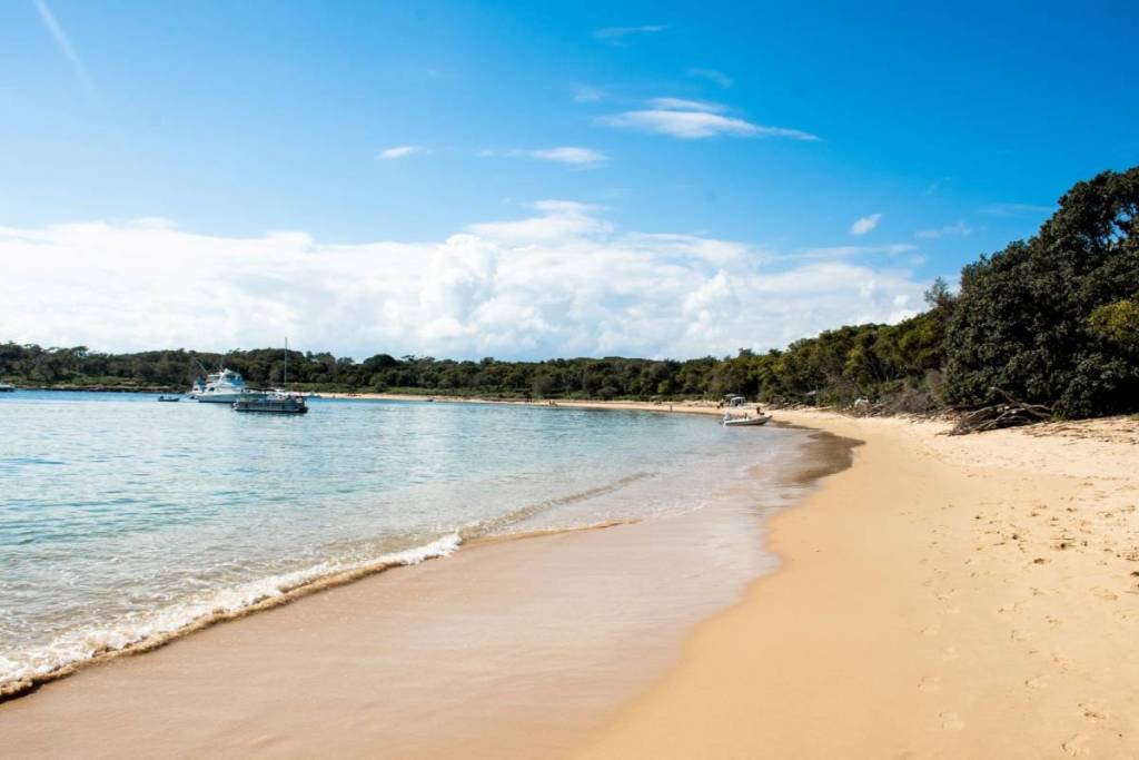 jibbon beach at bundeena, royal national park nsw