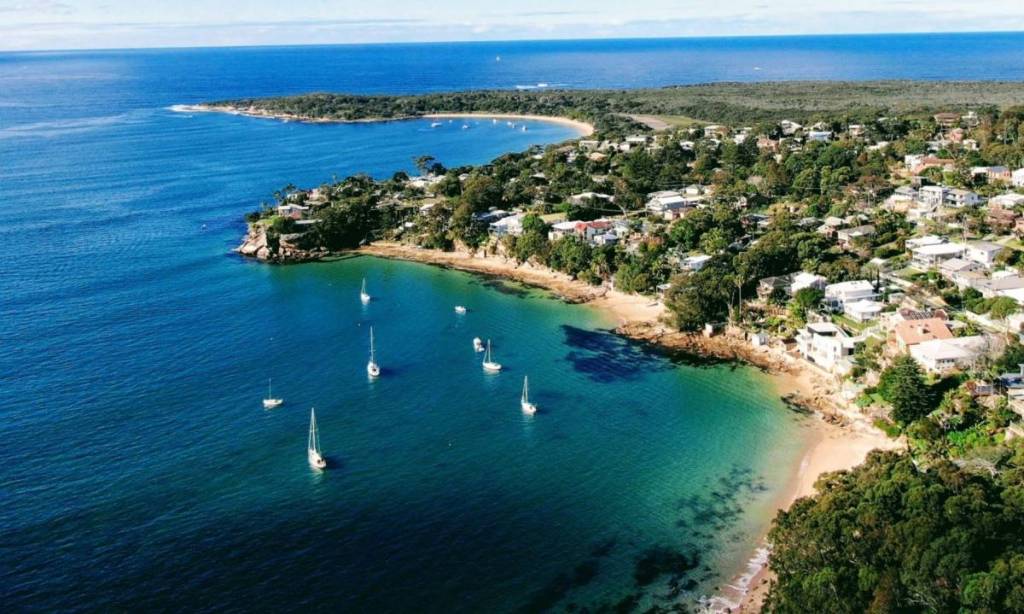 bundeena village and jibbon beach, royal national park nsw, near sydney
