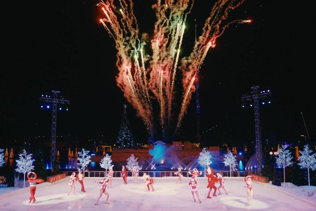 Experience SeaWorld Orlando’s Award-Winning Holiday Extravaganza — With World-Class Ice Skaters, A Sea Lion Christmas Show & Millions Of Lights