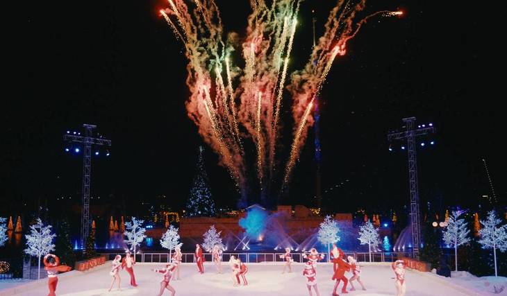 Experience SeaWorld Orlando’s Award-Winning Holiday Extravaganza — With World-Class Ice Skaters, A Sea Lion Christmas Show & Millions Of Lights