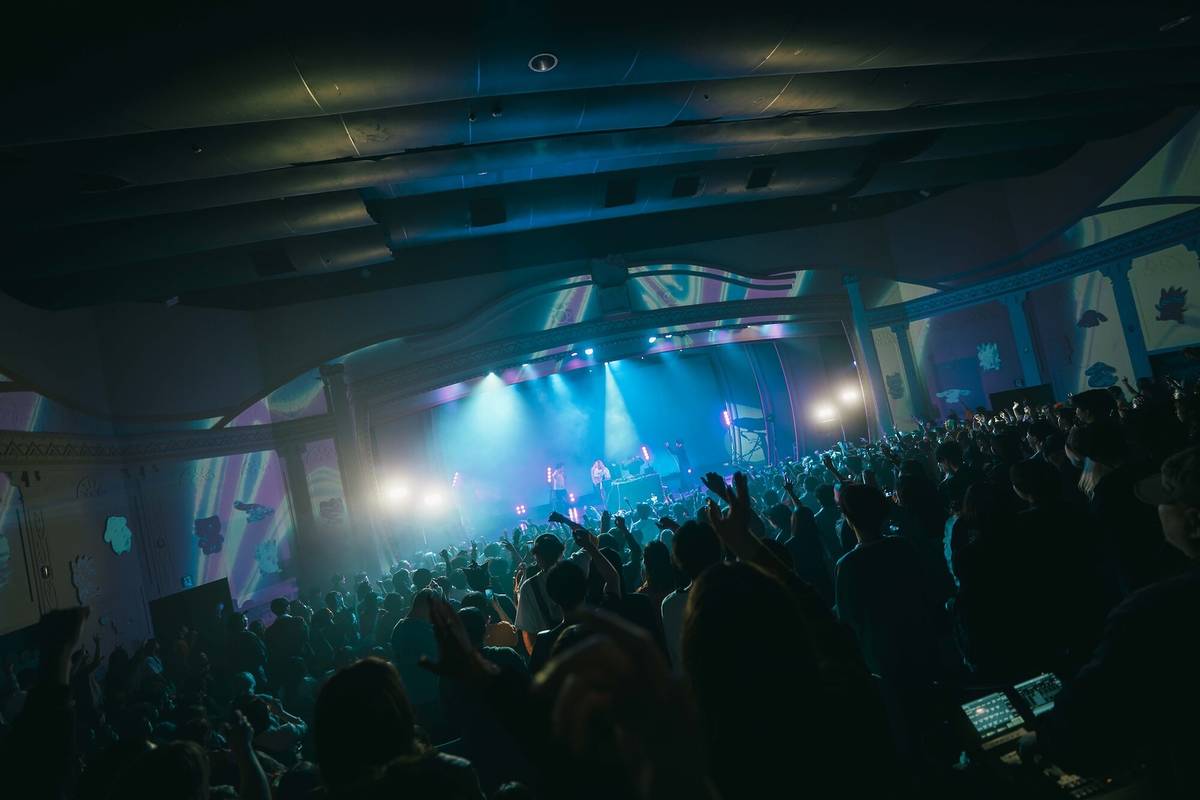 ダイナミックなプロジェクションマッピングが印象的な ”メルヘンステージ”