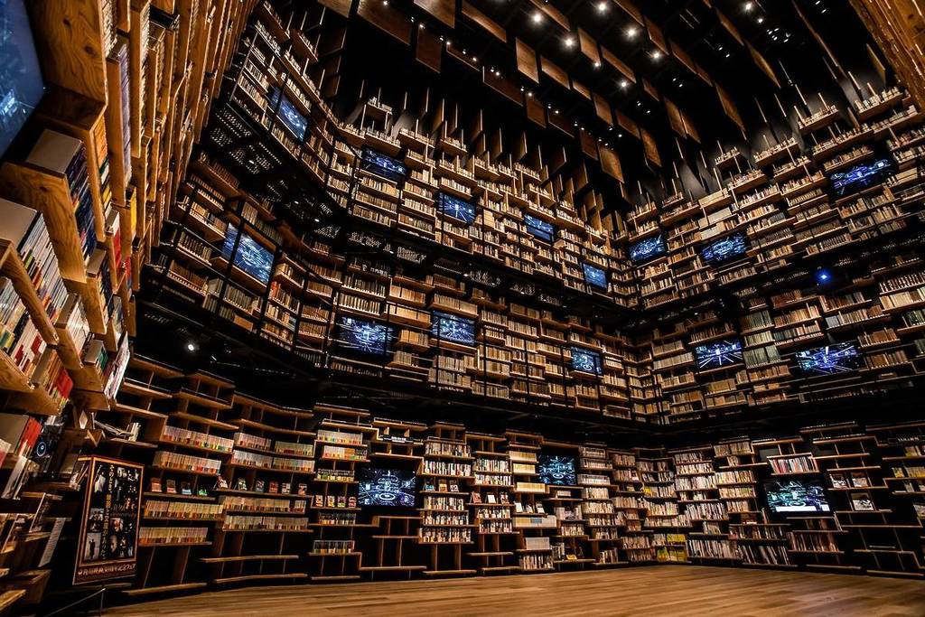How to Spend Your Time at the “Kadokawa Musashino Museum,” a Fusion of Library, Art Museum, and Museum