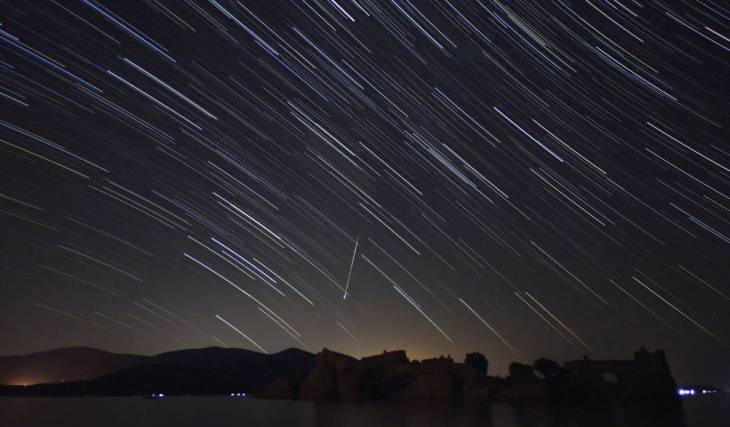 ペルセウス座流星群が数年に一度の「当たり年」。2026年のピークと東京での観測ガイド