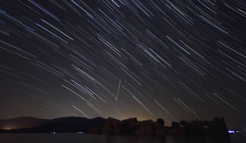 ペルセウス座流星群が数年に一度の「当たり年」。2026年のピークと東京での観測ガイド