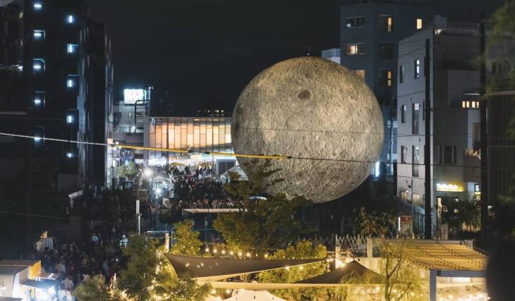 「巨大な月」が街中に出現。下北沢全体が幻想的なアート空間に変わる「ムーンアートナイト2026」9月18日から開催