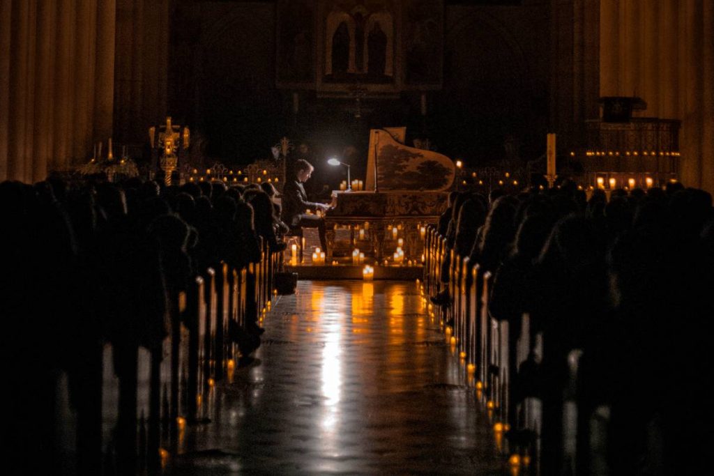Enjoy Toronto’s Stunning Tribute To Coldplay Created By The Gentle Glow Of Candlelight