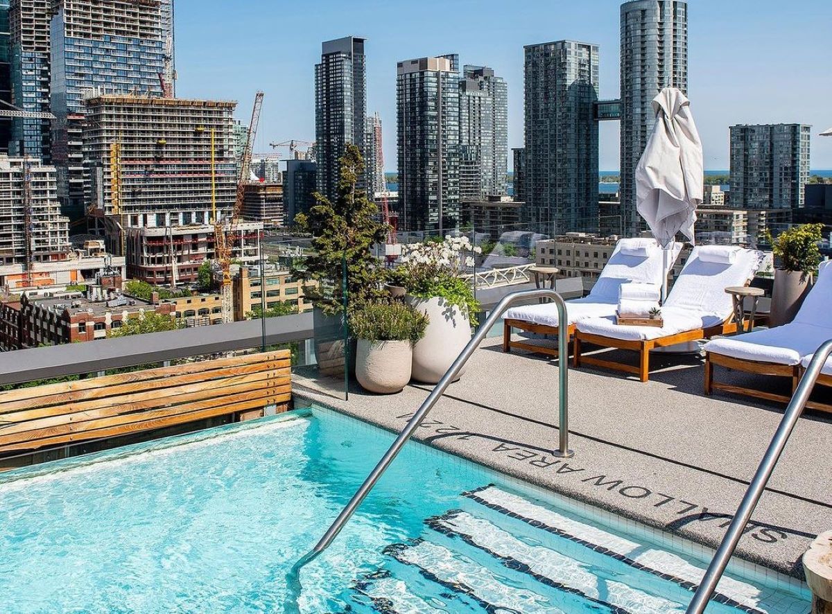 7 Toronto Rooftop Bars That Will Take You To New Heights