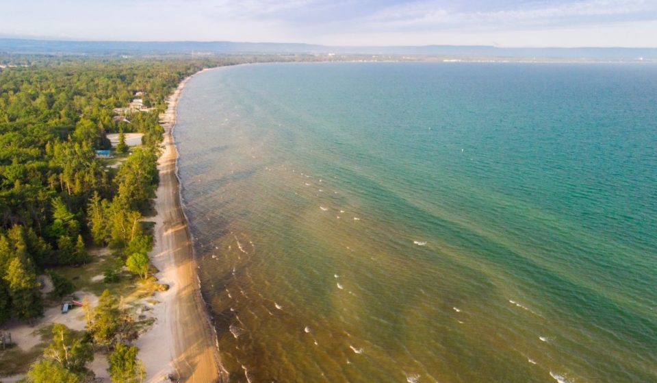 The Longest Freshwater Beach In The World Is 2 Hours From Toronto