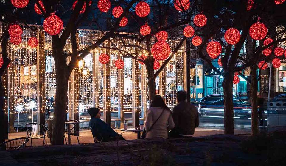 8 Charming Places To See Christmas Lights In Toronto