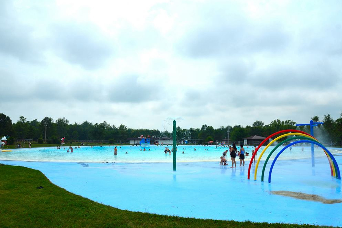 The Largest Outdoor Pool In Canada Is Just A 90 Minute Drive From Toronto