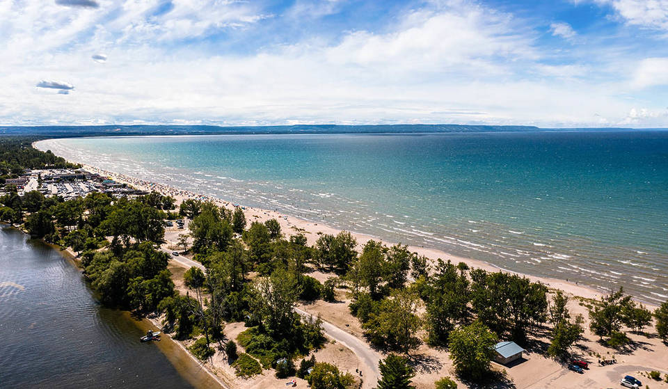 À moins de deux heures de Toronto se trouve la plus longue plage d&rsquo;eau douce du monde