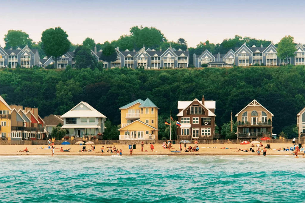 10 Lovely Beach Towns To Visit This Summer Near Toronto