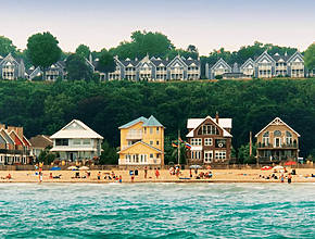 10 Lovely Beach Towns To Visit This Summer Near Toronto