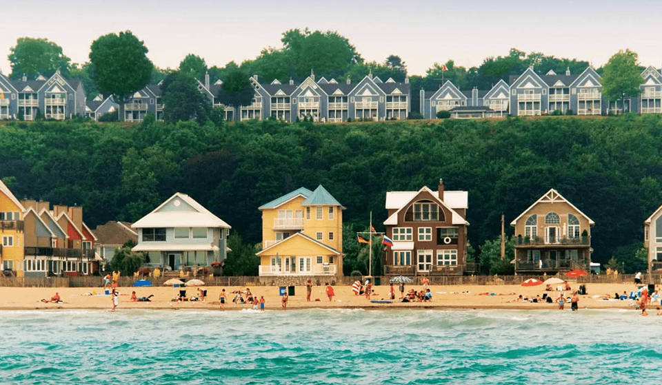 10 Lovely Beach Towns To Visit This Summer Near Toronto