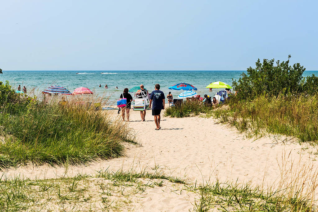 This Nostalgic Small Town In Ontario Has An 11 KM Long Golden Sand Beach