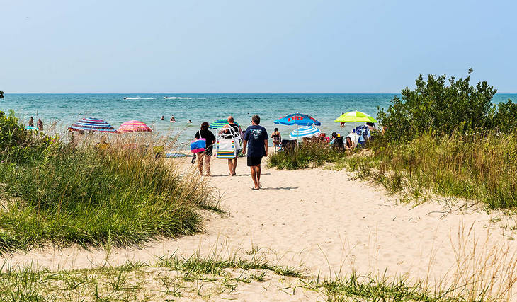 This Nostalgic Small Town In Ontario Has An 11 KM Long Golden Sand Beach