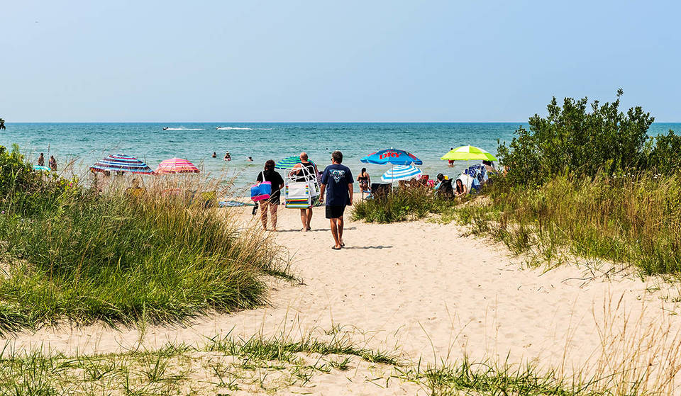Cette petite ville nostalgique de l&rsquo;Ontario possède une plage de sable doré de 11 km de long