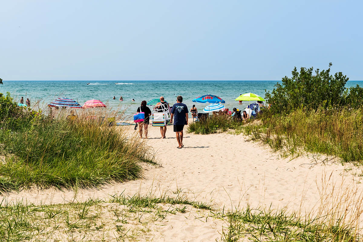 This Nostalgic Small Town In Ontario Has An 11 KM Long Golden Sand Beach