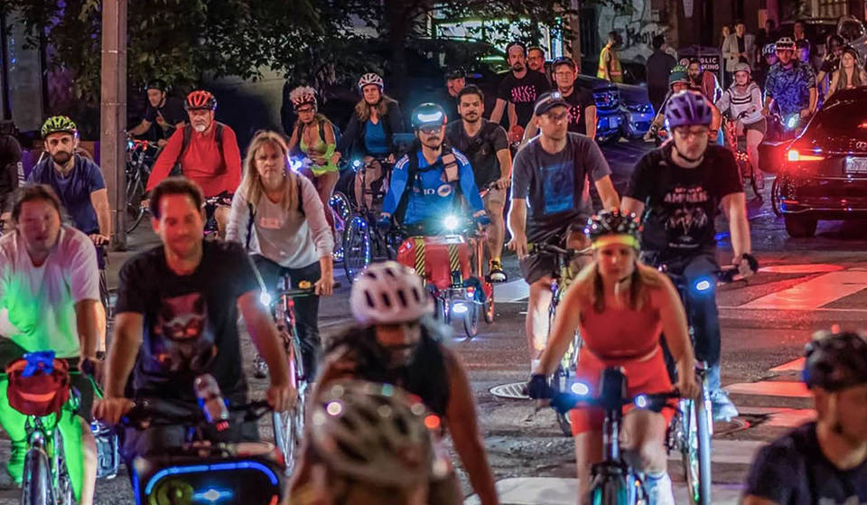 La fête du vélo gratuite et phosphorescente de Toronto revient ce week-end