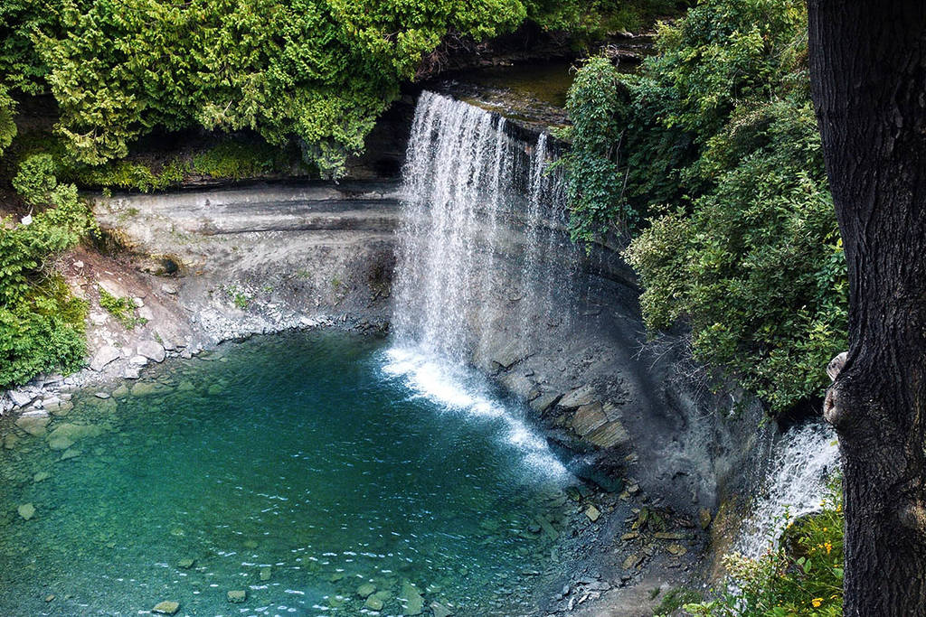 This Magical Island Is Ontario’s “Best Kept Secret” And You Swim Under A Waterfall