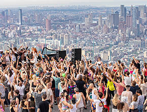 A World-Famous Sunrise Sober Rave Is About To Take Over Toronto’s CN Tower