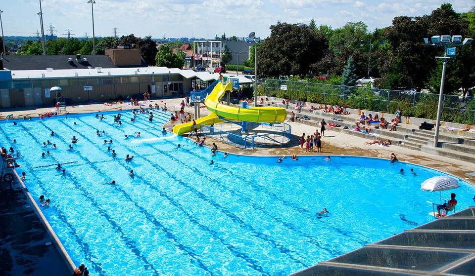 Voici quand les piscines publiques en plein air de Toronto rouvriront pour la saison