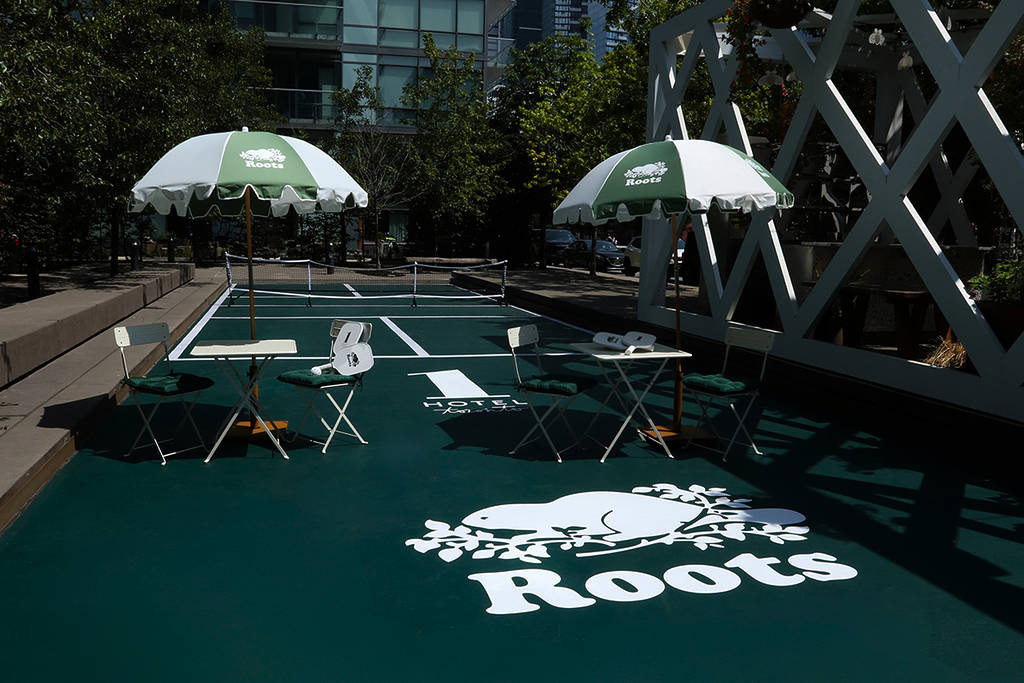 Le 1 Hotel de Toronto a ouvert des terrains de pickleball en plein air et vous pouvez y jouer gratuitement