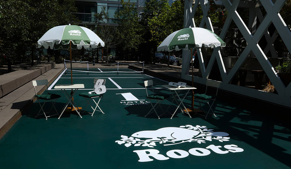 Le 1 Hotel de Toronto a ouvert des terrains de pickleball en plein air et vous pouvez y jouer gratuitement