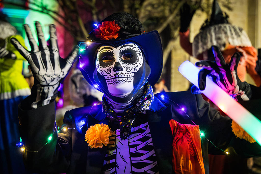 Le plus grand musée de Toronto organise une soirée Día De Los Muertos très animée