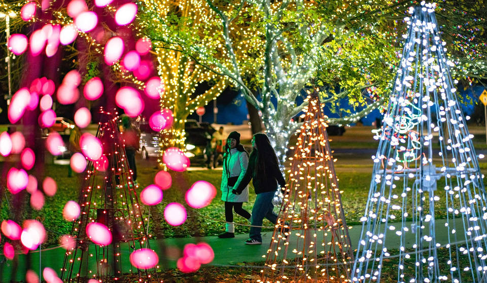 Un festival de lumières extérieur gratuit transformera bientôt cette ville en un pays des merveilles hivernal – à seulement 1,5 heure de Toronto