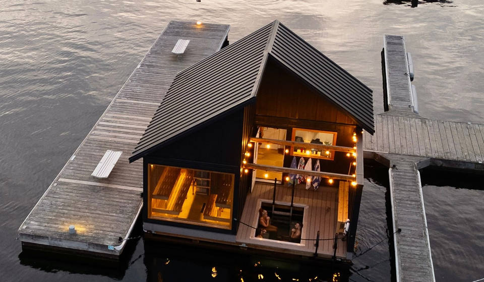 Toronto inaugure son tout premier sauna flottant et son premier bain froid sur le lac Ontario