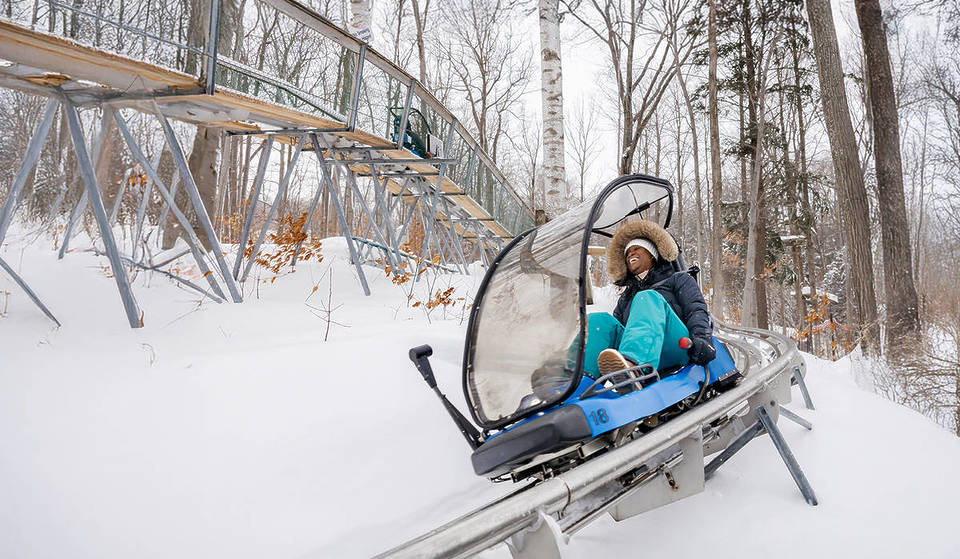 Cette montagne russe palpitante n&rsquo;est qu&rsquo;à deux heures de Toronto – et c&rsquo;est le moyen idéal de découvrir la neige sans skis.