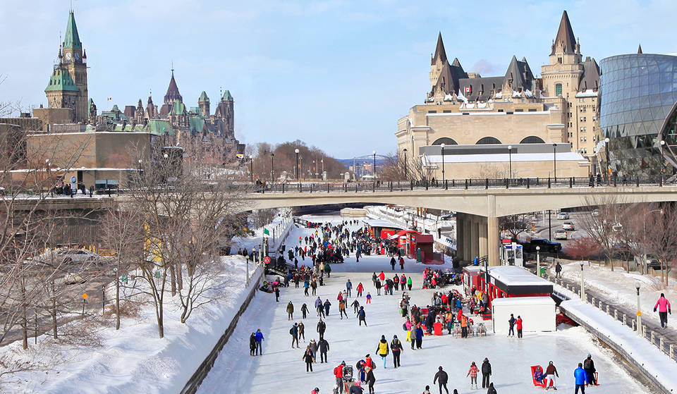 La plus grande patinoire du monde vient de rouvrir pour l&rsquo;hiver et n&rsquo;est qu&rsquo;à une courte distance de Toronto.