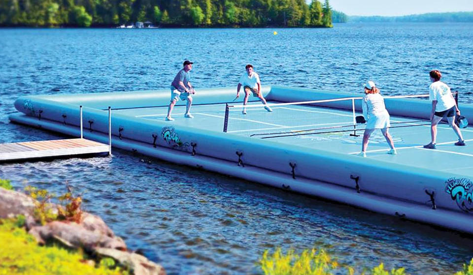 Le plus grand lac intérieur du monde revient à Toronto ce mois-ci avec un terrain de pickleball flottant de taille normale