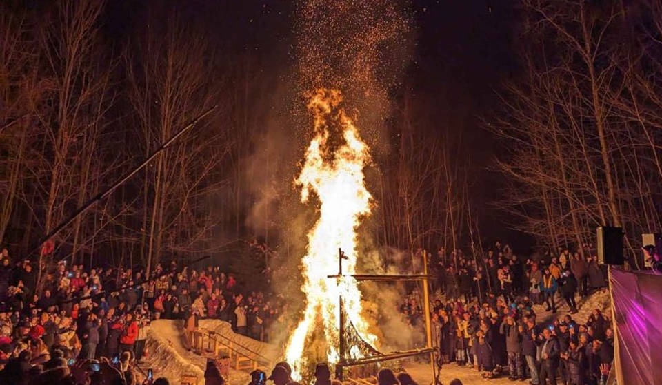 A Magical Winter Festival Just 1 Hour From Toronto Will Set Fire To A Massive Sculpture This Month