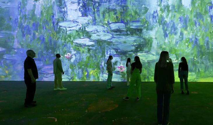 A Vibrant &amp; Immersive Monet Exhibit Just Opened In Toronto — And Tickets Are Flying
