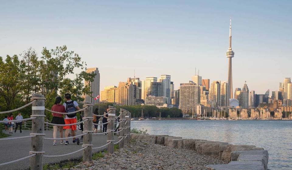 A 22-kilometre ride through Toronto’s waterfront—with beaches, skyline views, and patios along the way