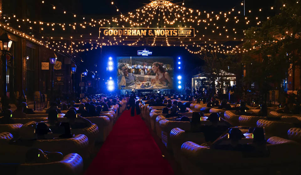 Un village de cinéma en plein air revient à Toronto cet été — avec des avant-premières mondiales sous les étoiles